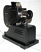 Антикварный фильмоскоп ФГК-49 имеет хорошее качество проекции и необычный внешний вид