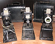 Вид спереди на три убитых фильмоскопа ФГК-49