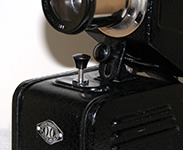 Рычаг включения и ручка для регулировки угла наклона на фильмоскопе ФГК-49