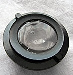 Линзы конденсора у фильмоскопа Радуга пластиковые. Из-за перегрева они часто плавятся и в них образуются пузыри.